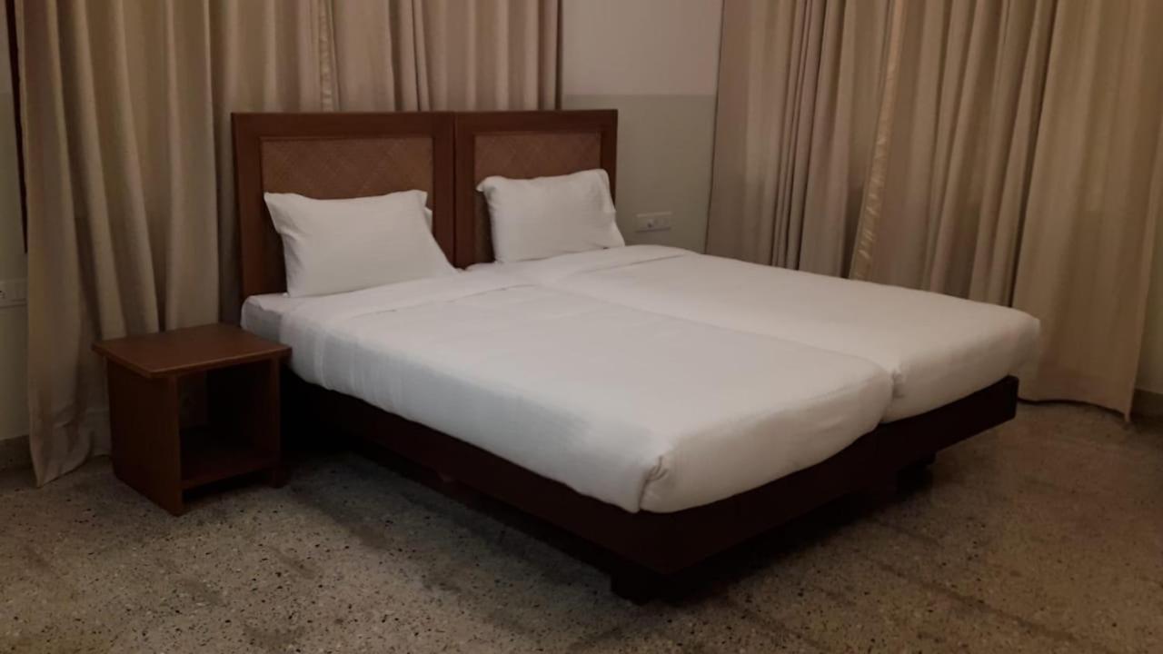 Hanu Reddy Residences - Nawab Habibullah Avenue Chennai Exteriör bild